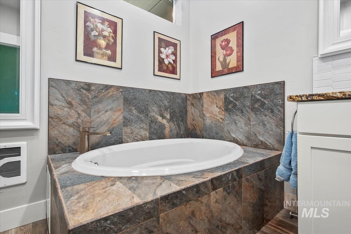 17322 Can-Ada Road Nampa, ID 83687 - Photo 33 of 44 Full bathroom with a bath and heating unit