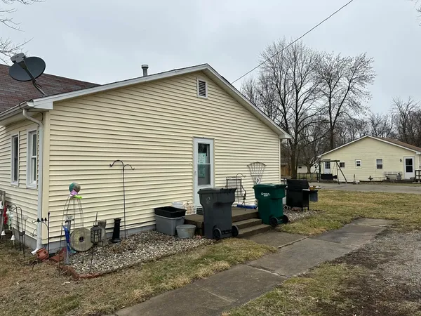 $140,000 | 501 3rd Street, Villa Grove, IL 61956