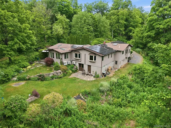 $825,000 | 39 Loughran Lane, Highland, NY 12528