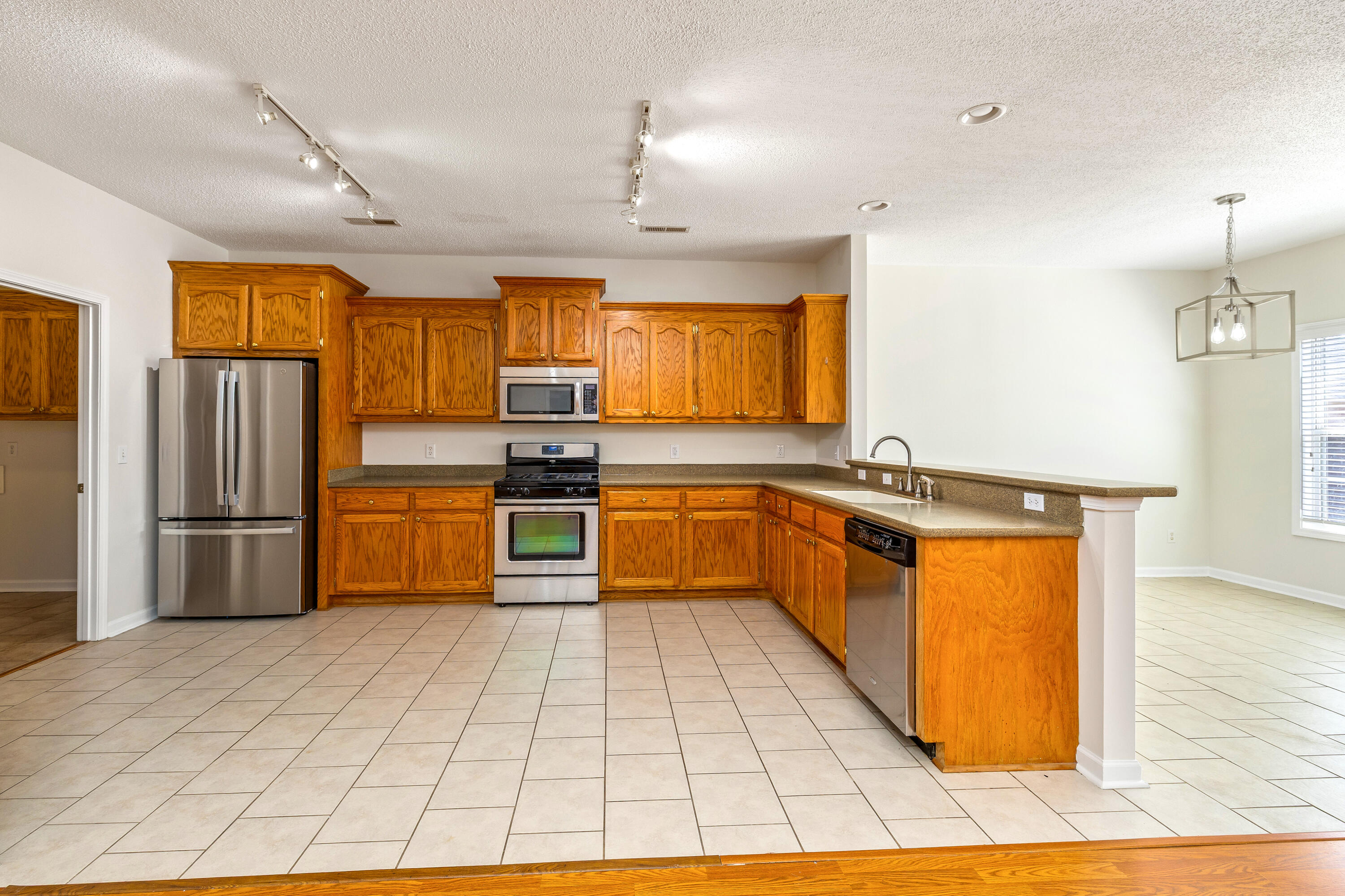 2174 Balclutha Lane Sumter, SC 29153 - Photo 7 of 37 12