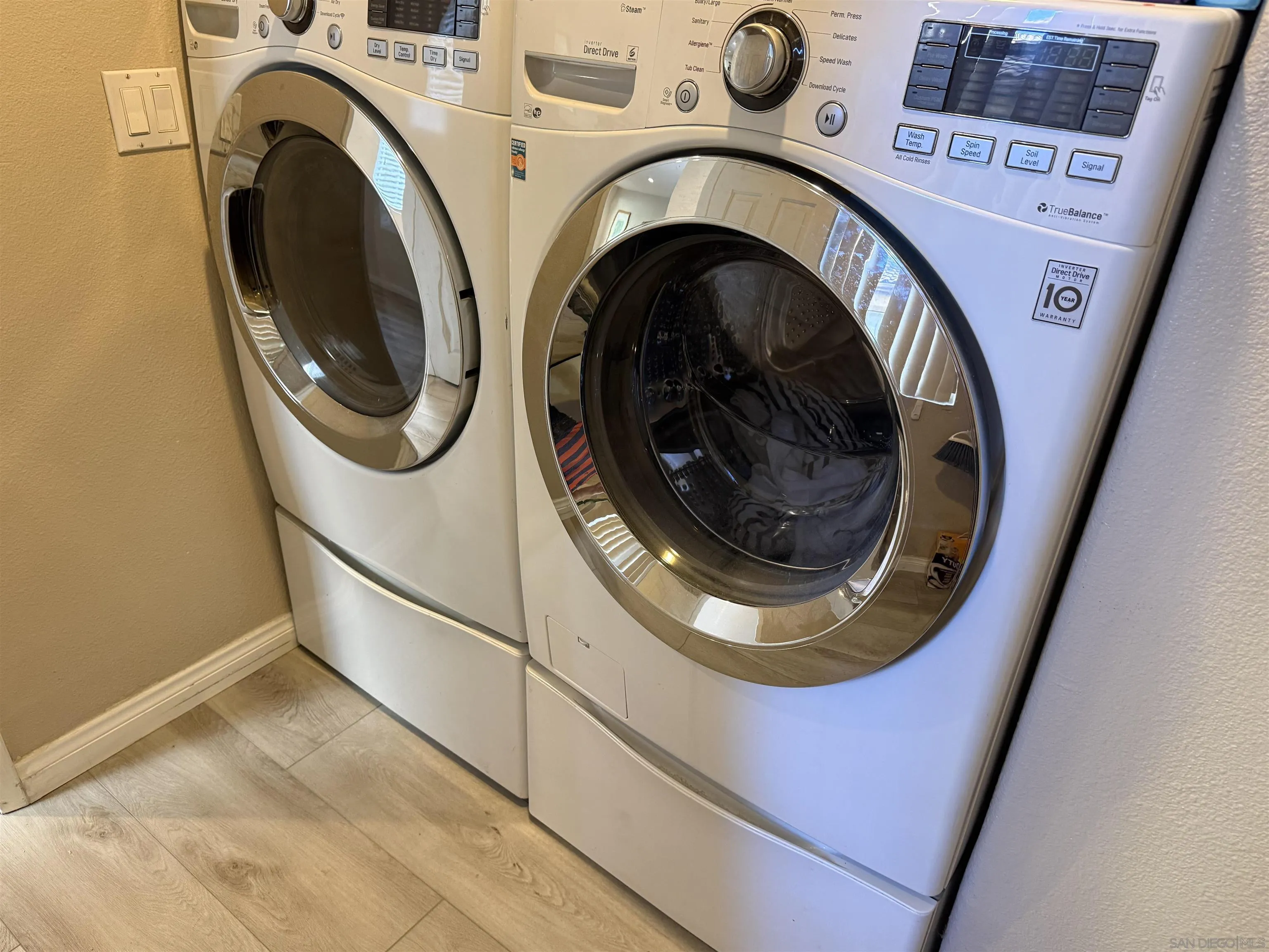 12530 Heatherton Court, Unit 31 San Diego, CA 92128 - Photo 22 of 36 a utility room with dryer and washer