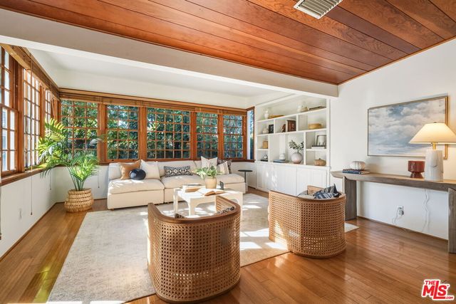 $1,335,000 | 5351 Lemona Avenue, Sherman Oaks, CA 91411