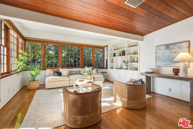 $1,335,000 | 5351 Lemona Avenue, Sherman Oaks, CA 91411