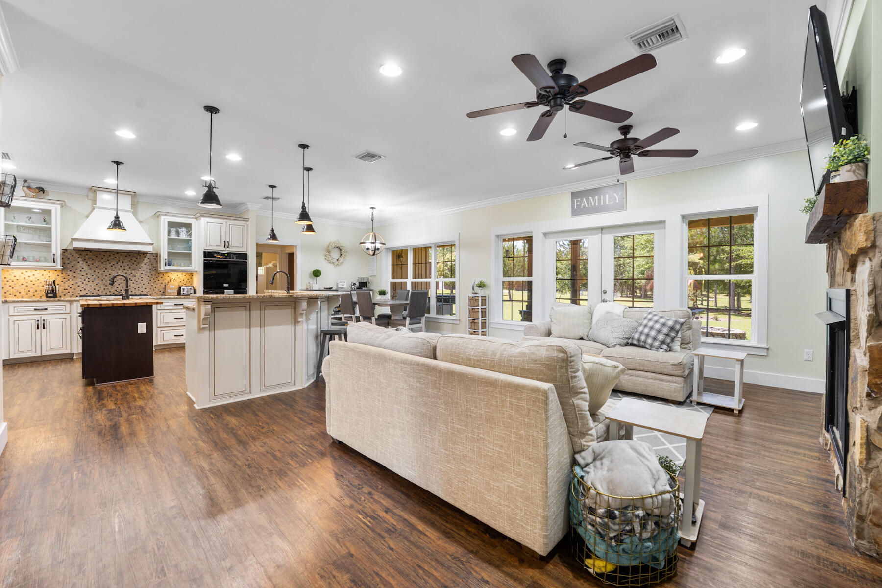 1428 Piney Grove Road Chipley, FL 32428 - Photo 20 of 58 a living room with furniture kitchen and a wooden floor