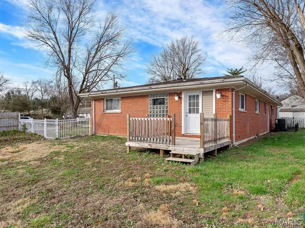 $216,000 | 105 Lavernel Drive, Fenton, MO 63026