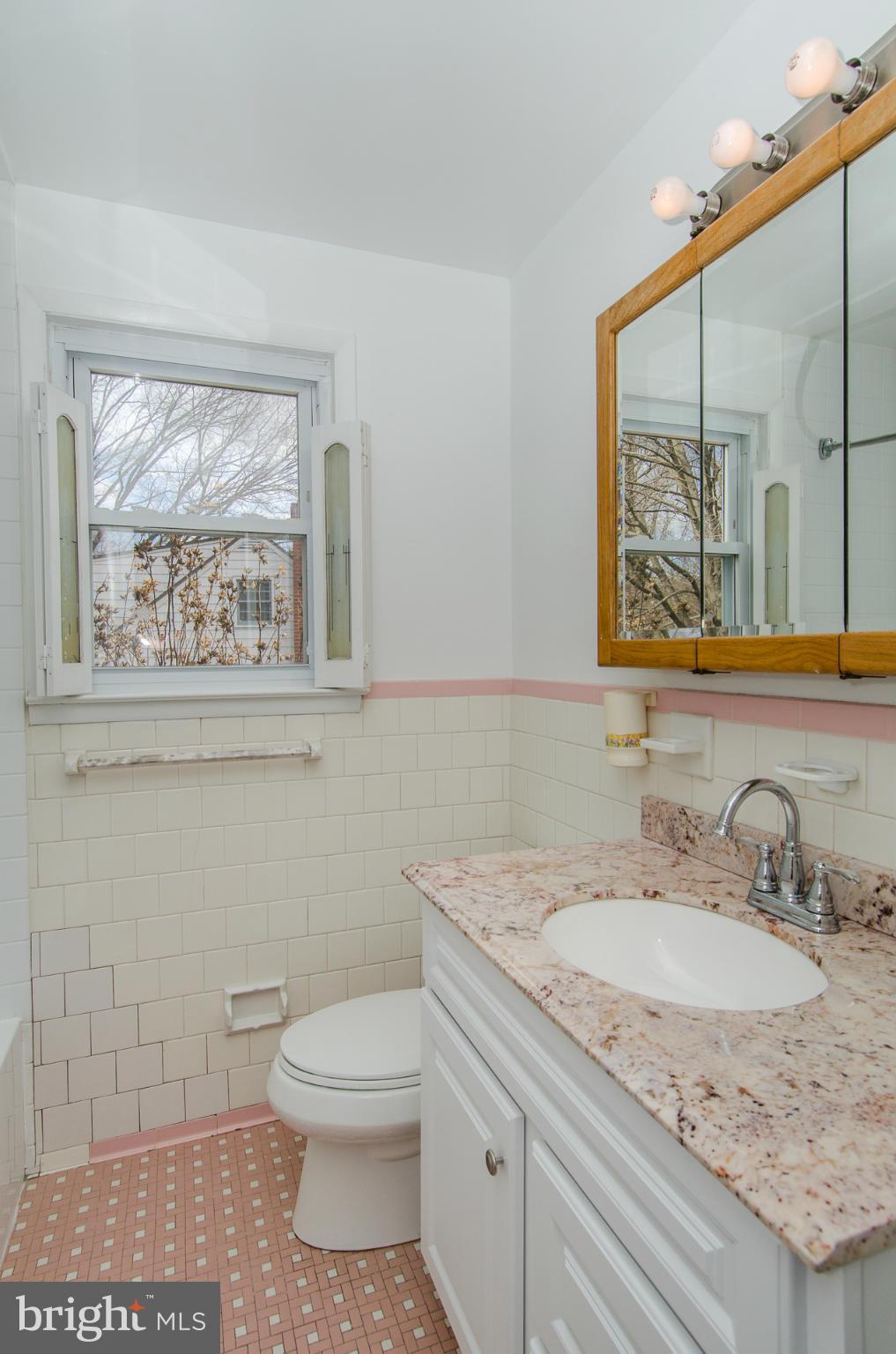 2820 Munster Road Baltimore, MD 21234 - Photo 14 of 30 Bath