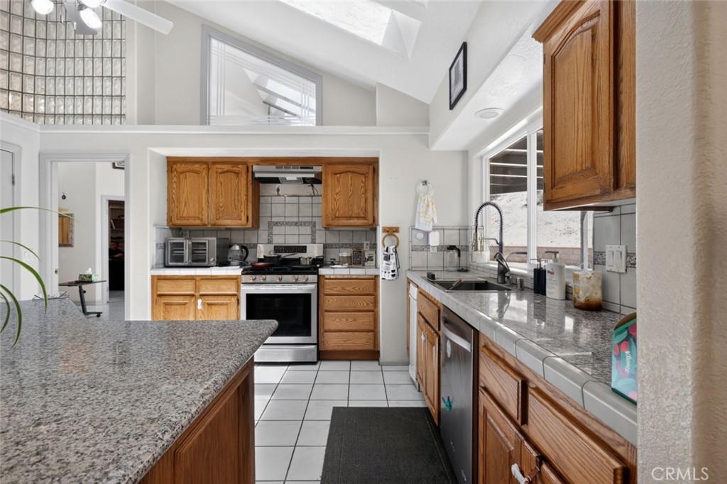 29560 Butterfield Way Tehachapi, CA 93561 - Photo 13 of 44