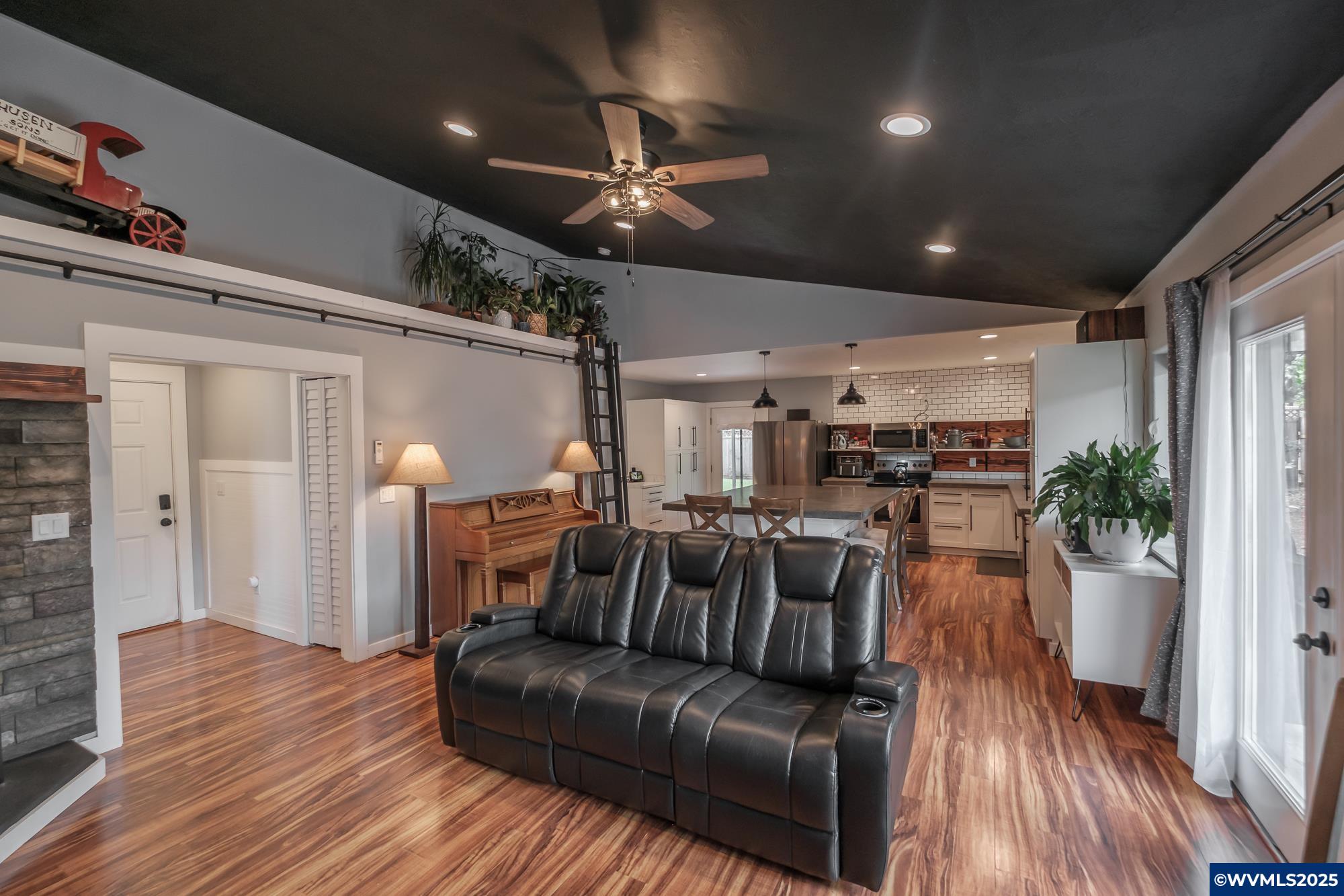 236 West Holley Road Sweet Home, OR 97386 - Photo 6 of 50 Gallery Image 6