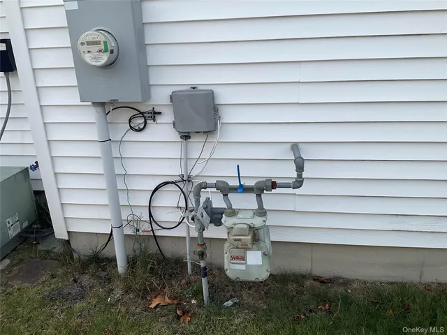 a view of a yard in front of a house