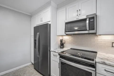 $249,900 | 2420 DC Country Club Boulevard, Unit 205D, Deerfield Beach, FL 33442