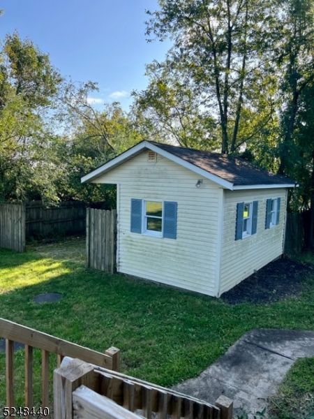 61 Gallmeier Road Frenchtown, NJ 08825 - Photo 14 of 15 a view of a backyard with plants and large tree