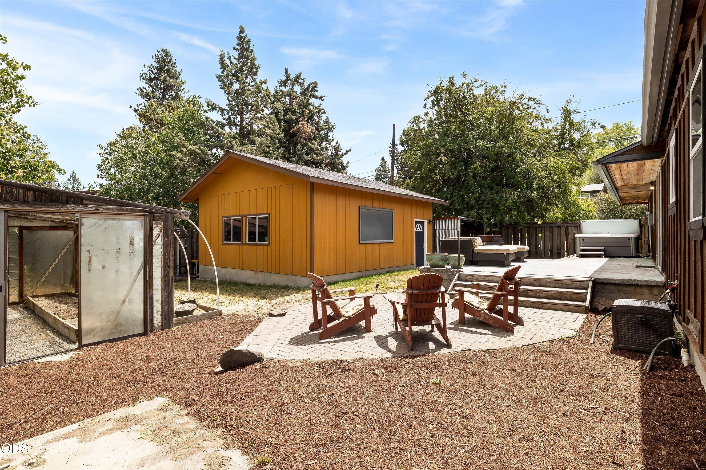 606 Northeast 9th Street Bend, OR 97701 - Photo 31 of 37