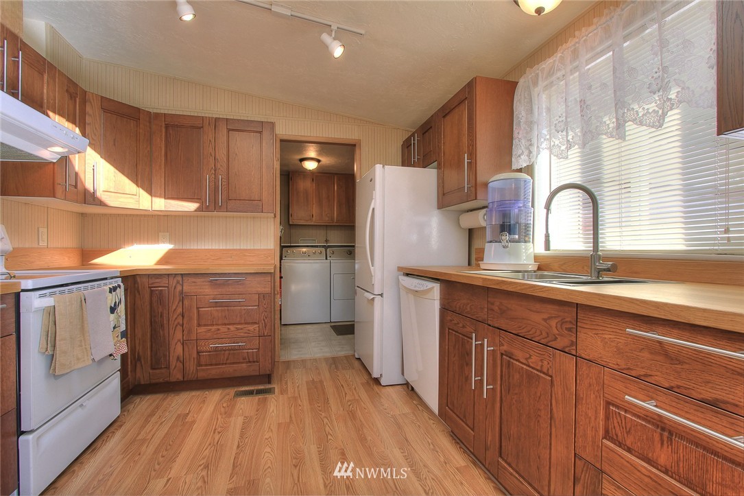 23711 7th Place West Bothell, WA 98021 - Photo 11 of 25