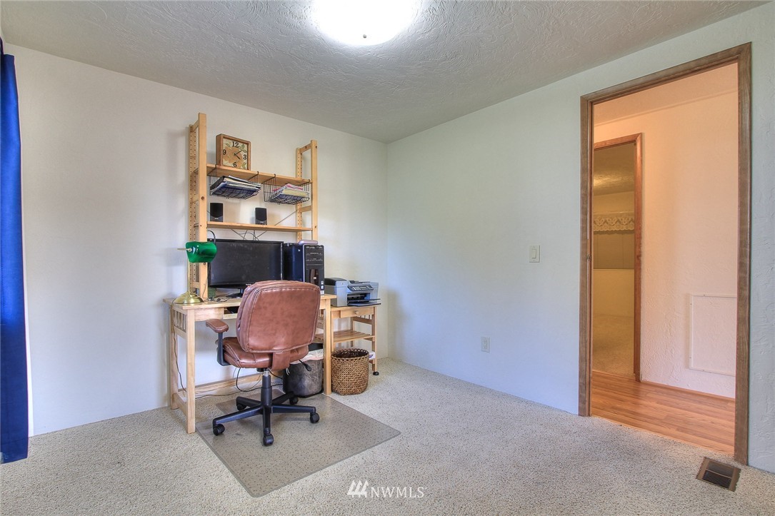 23711 7th Place West Bothell, WA 98021 - Photo 16 of 25