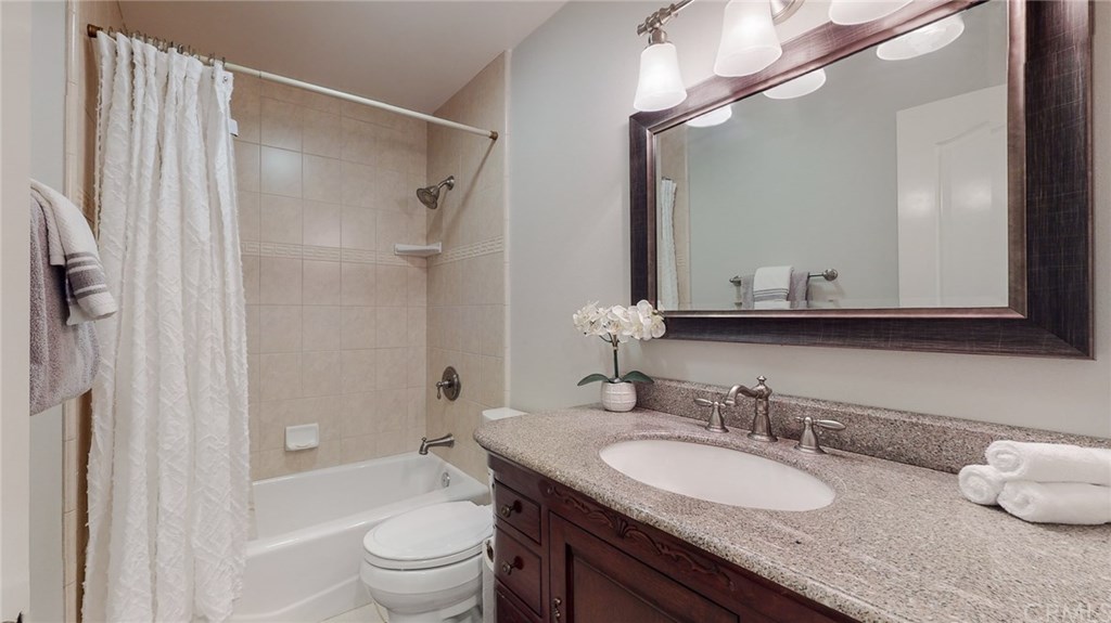 11252 Wembley Road Los Alamitos, CA 90720 - Photo 14 of 29 Gallery Image 14
