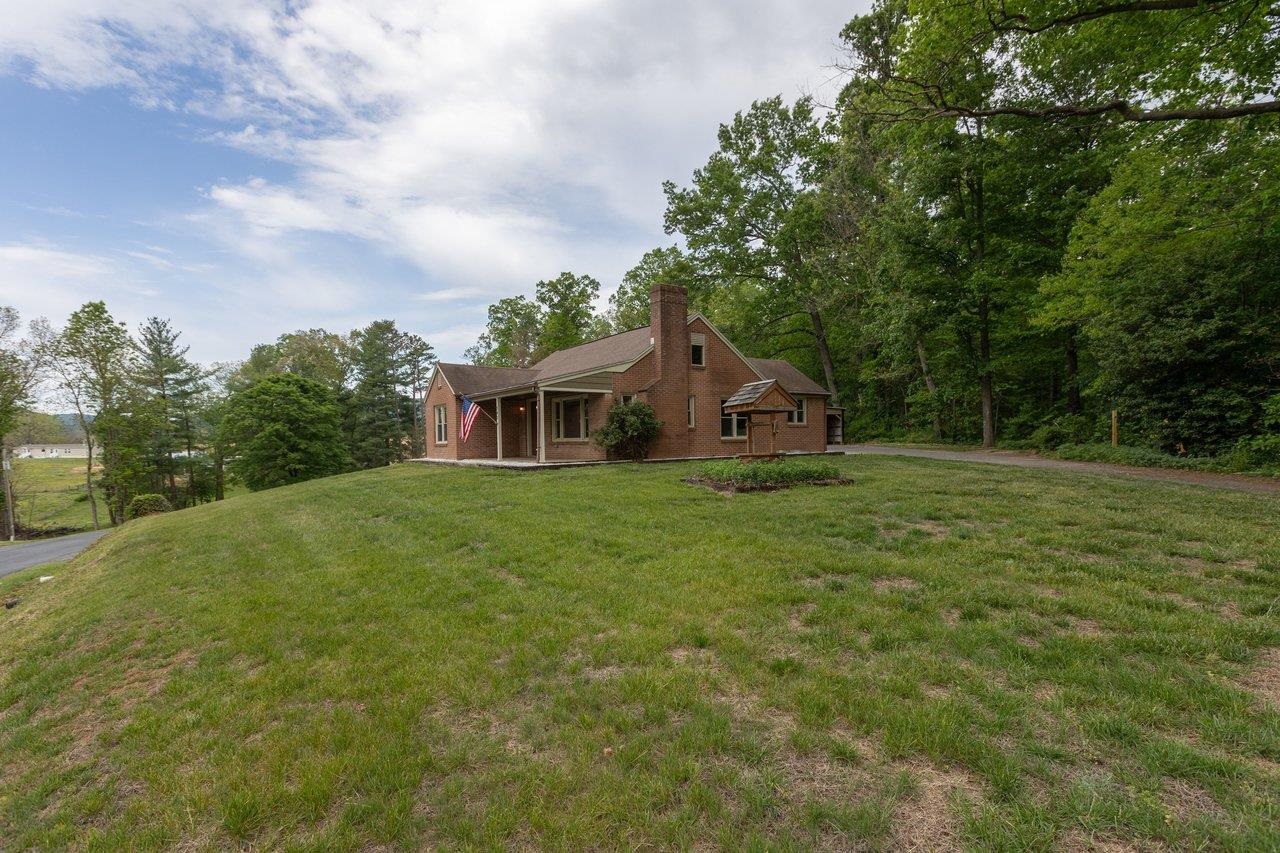 547 Grindstone Road Bridgewater, VA 22812 - Photo 56 of 57 a front view of a house with garden