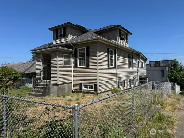 $425,000 | 2616 17th Avenue South, Seattle, WA 98144