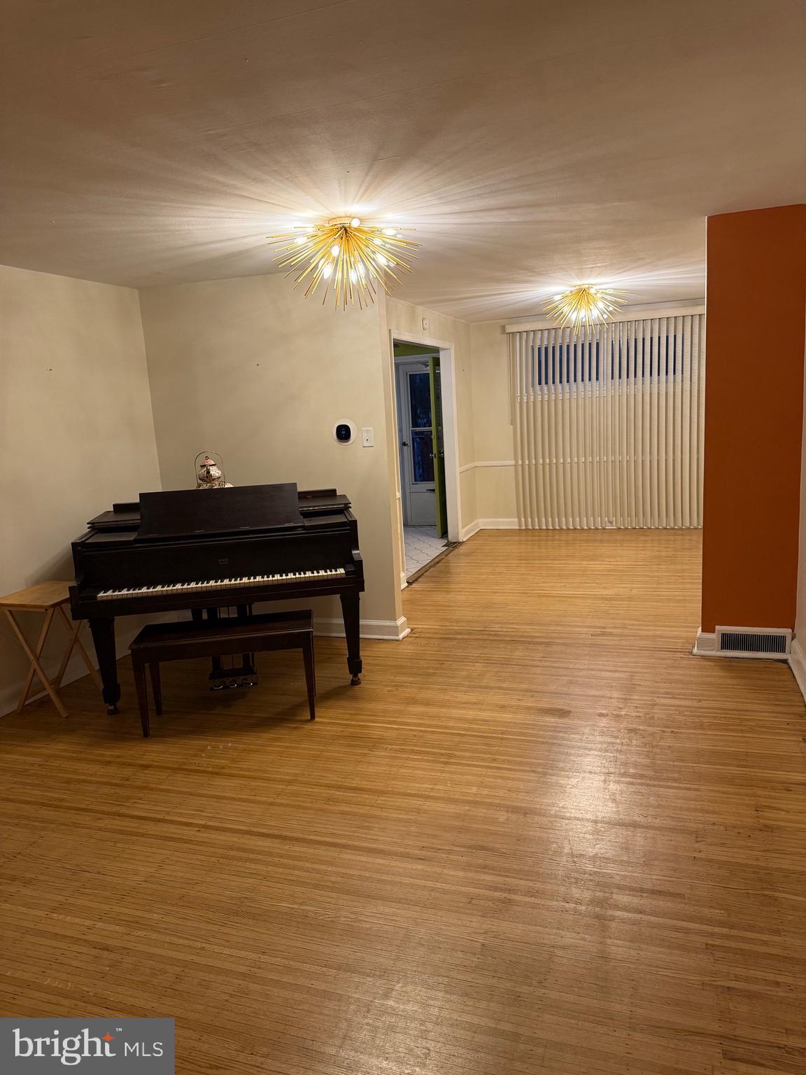 250 East Avon Road Brookhaven, PA 19015 - Photo 32 of 61 Living room