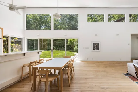 $2,295,000 | 3 Whale Rock Lane, East Hampton, NY 11937