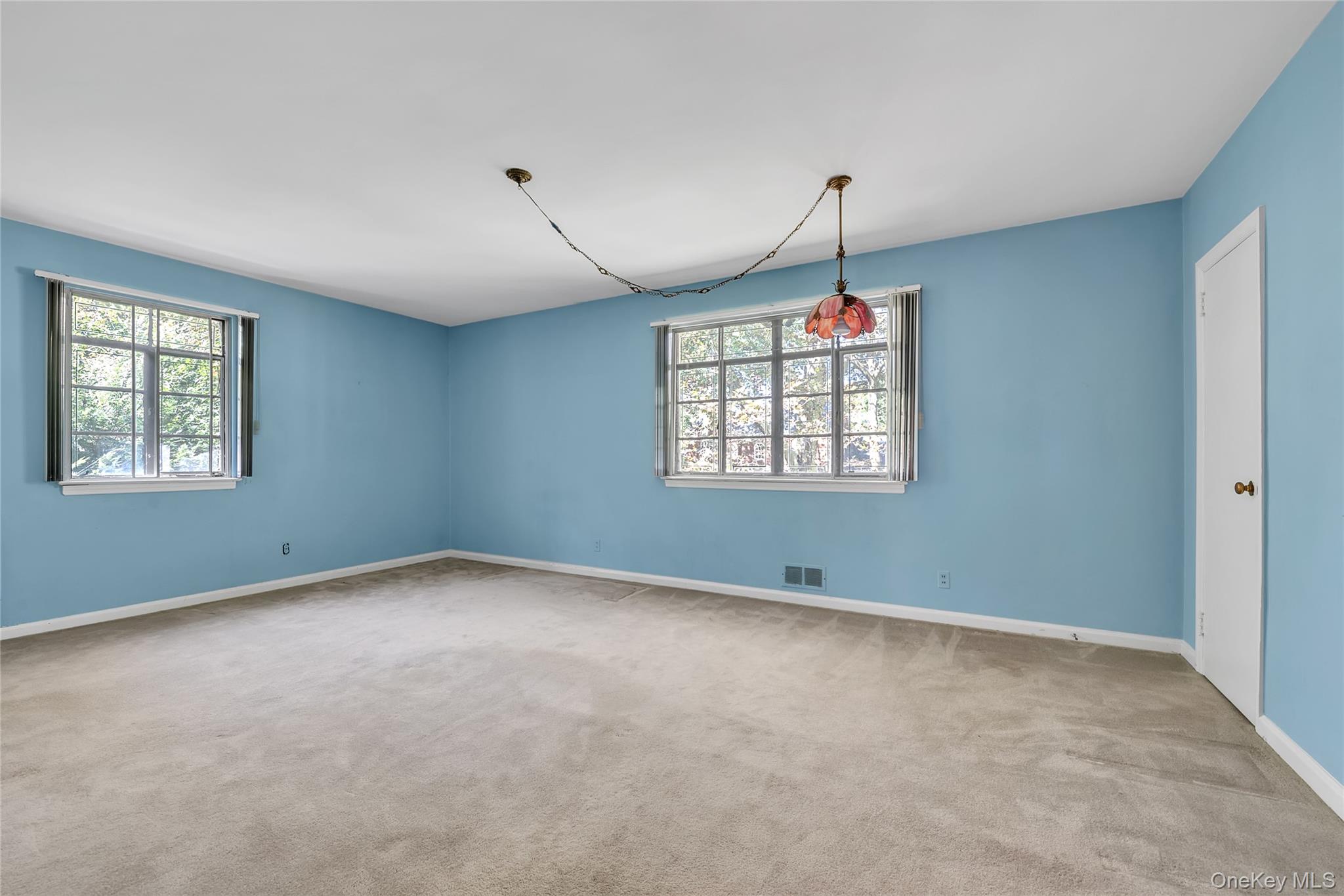 238 Clent Road Great Neck, NY 11021 - Photo 14 of 26 Gallery Image 14