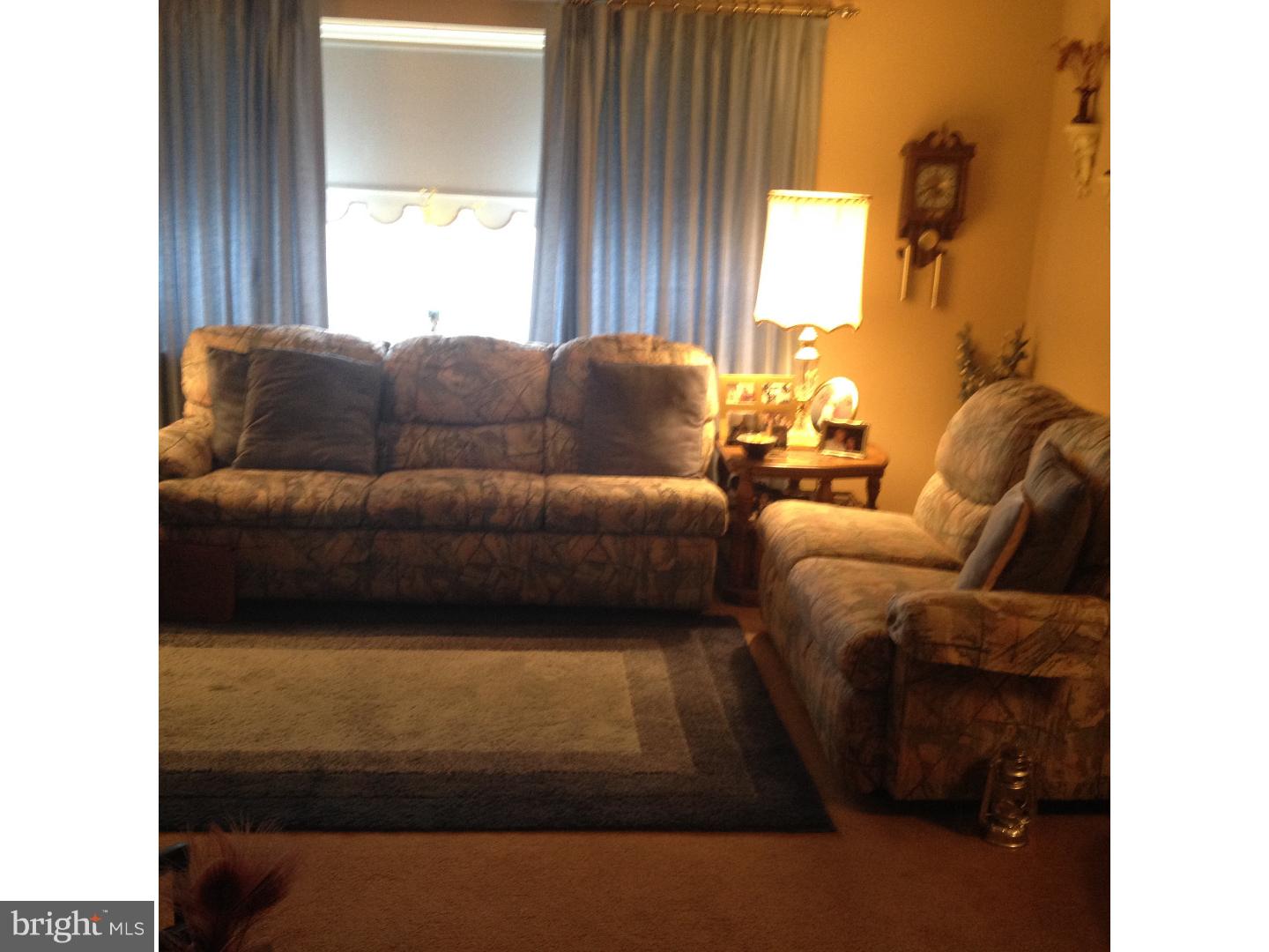 1842 Fox Chase Road Philadelphia, PA 19152 - Photo 4 of 16 Living Room