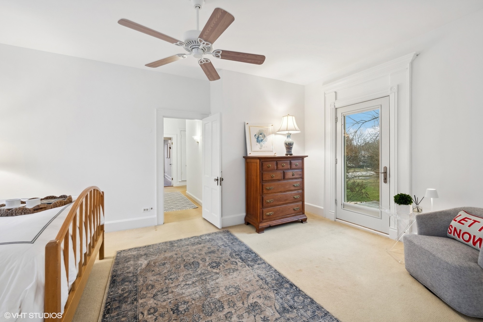 326 Ridge Avenue Winnetka, IL 60093 - Photo 16 of 36 a living room with furniture