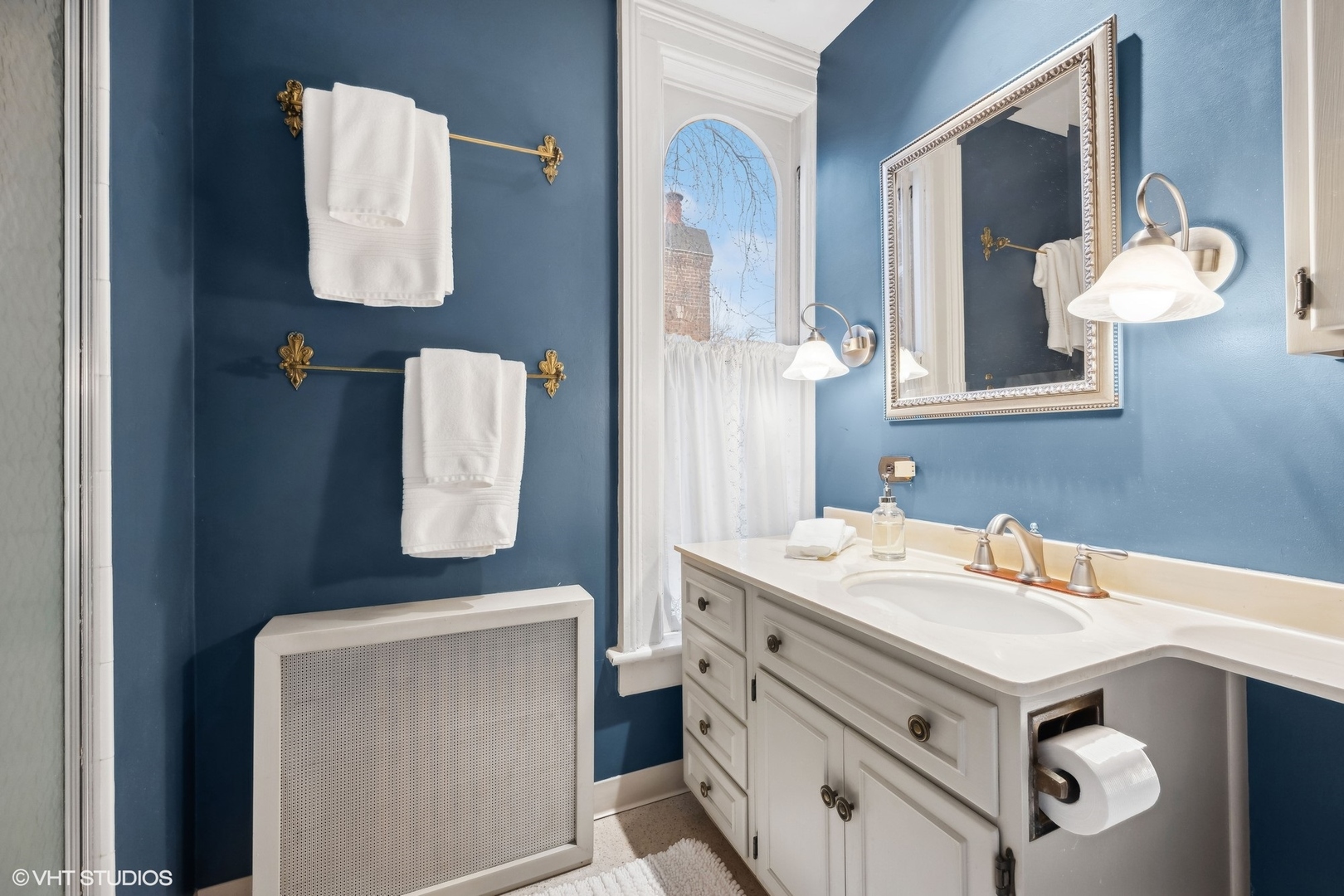 326 Ridge Avenue Winnetka, IL 60093 - Photo 21 of 36 a bathroom with a sink and a mirror