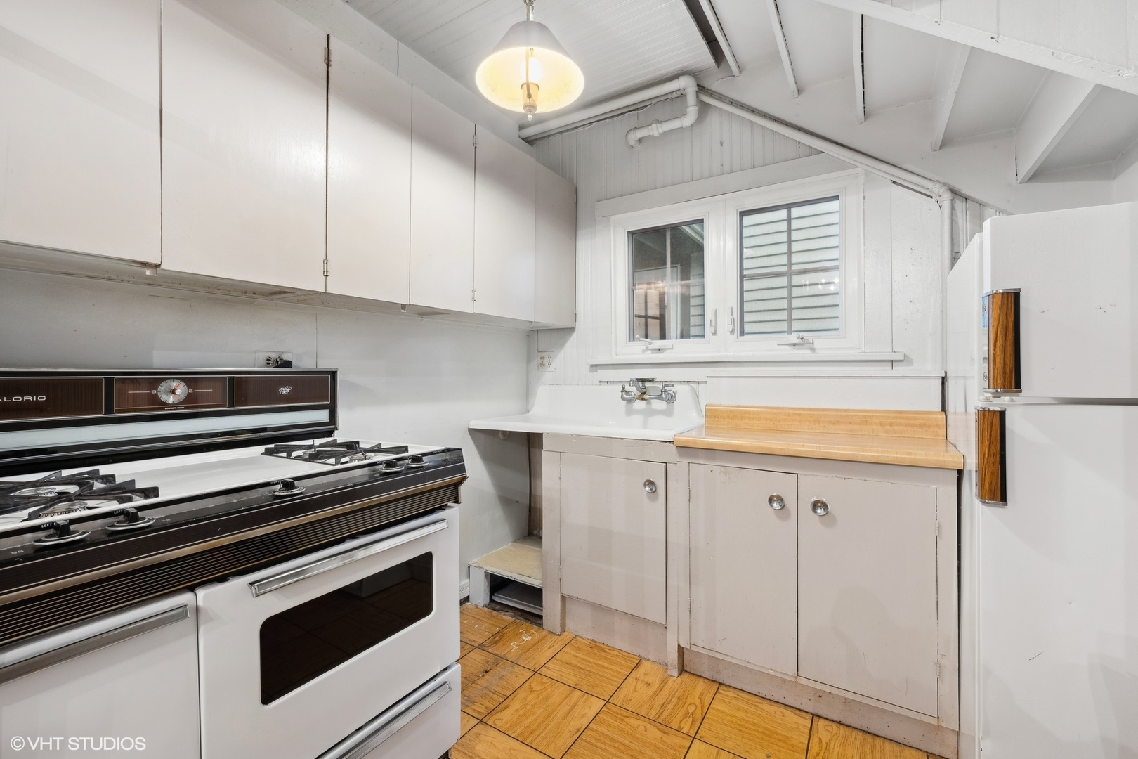 326 Ridge Avenue Winnetka, IL 60093 - Photo 27 of 36 a kitchen with stainless steel appliances a stove a sink and cabinets