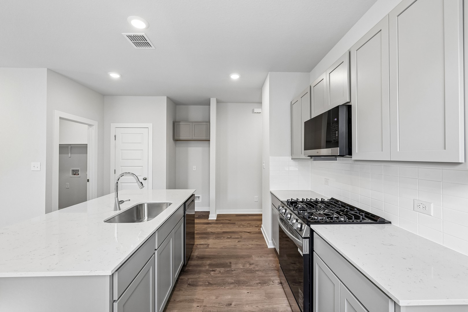 212 Bendecido Loop Elgin, TX 78621 - Photo 10 of 38