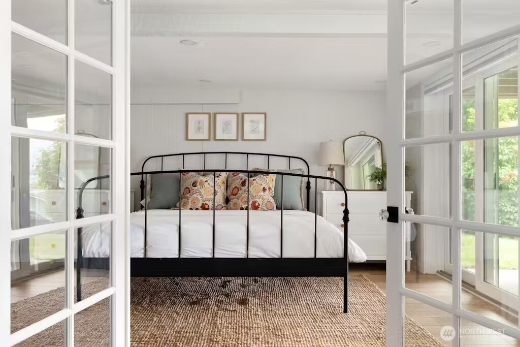 6192 Kohlwes Road Clinton, WA 98236 - Photo 11 of 12 a view of a balcony