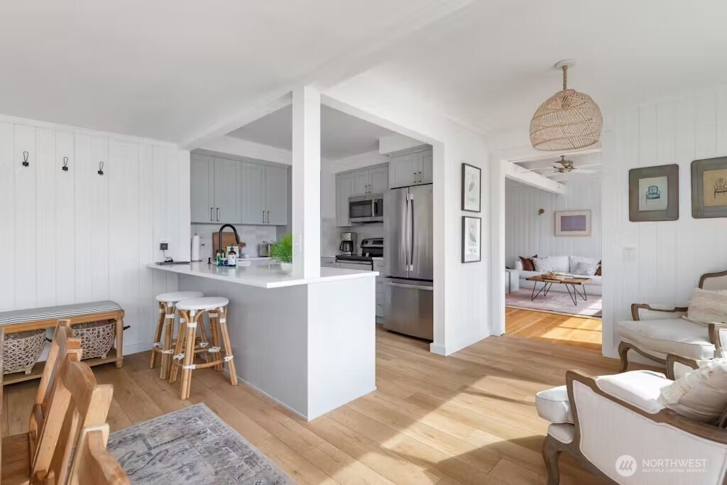 6192 Kohlwes Road Clinton, WA 98236 - Photo 4 of 12 a living room with furniture a rug and kitchen view