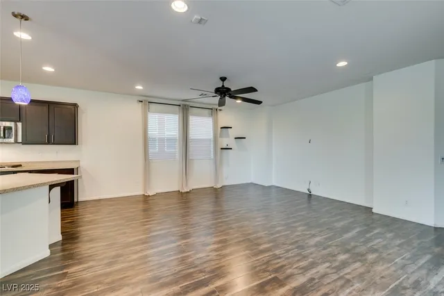 $2,350 | 8039 Kemblefield Avenue, Las Vegas, NV 89178