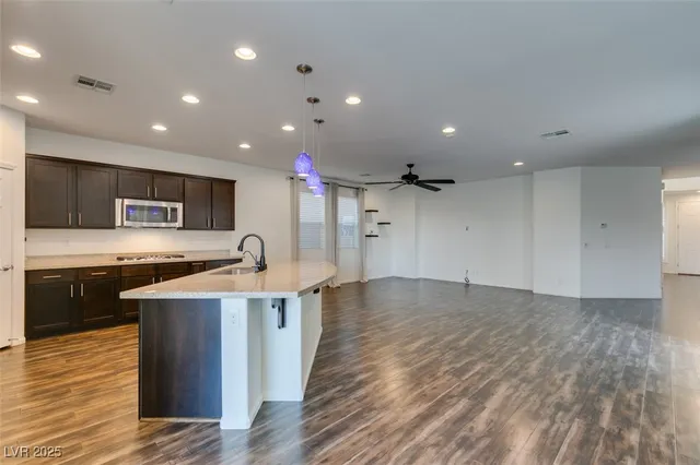 $2,350 | 8039 Kemblefield Avenue, Las Vegas, NV 89178