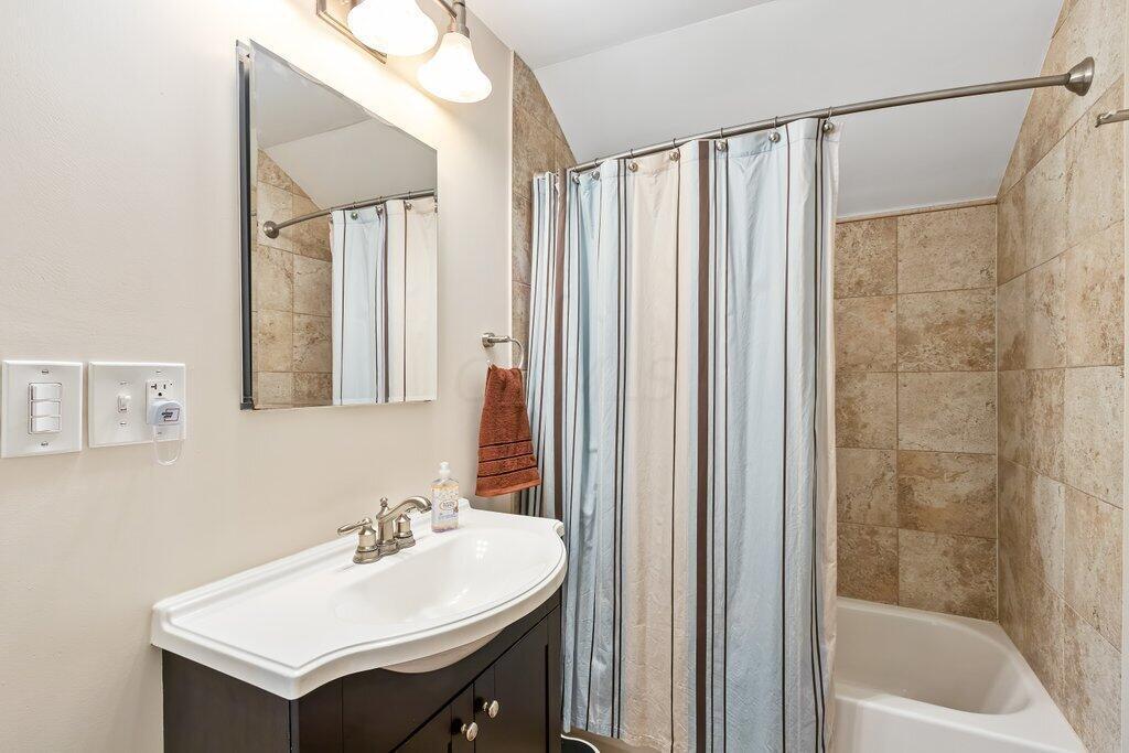 1920 Riverside Drive Columbus, OH 43221 - Photo 25 of 40 Full Bath