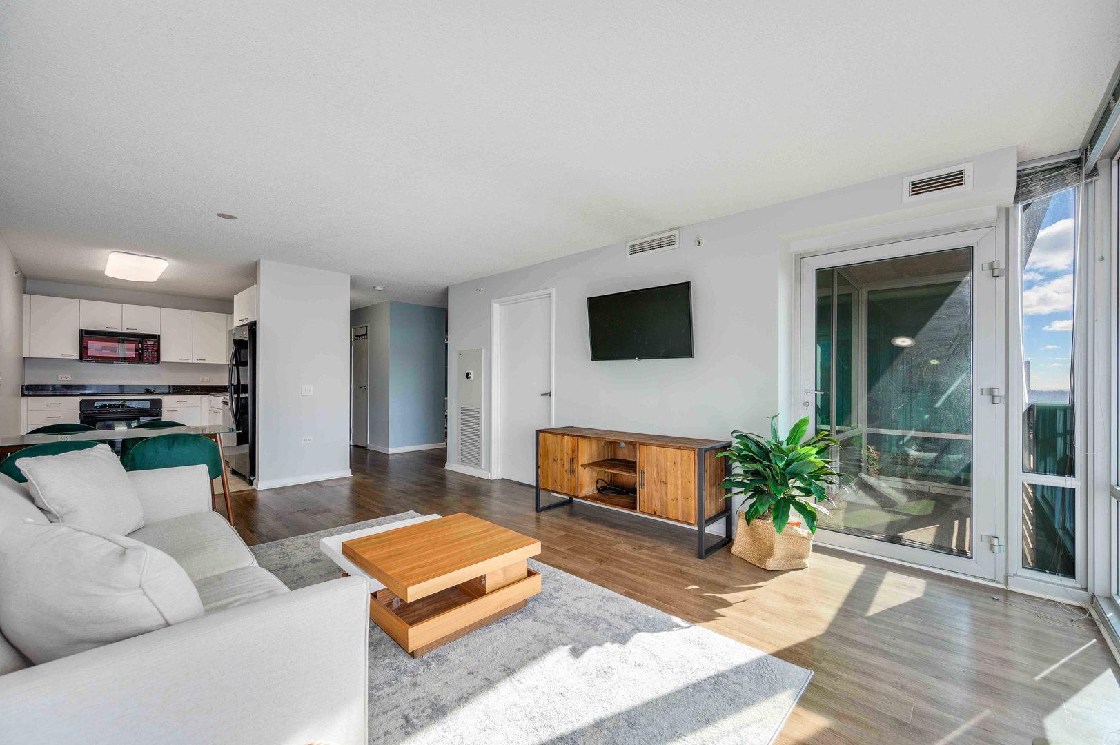 800 Elgin Road, Unit 1014 Evanston, IL 60201 - Photo 7 of 20 Gallery Image 7