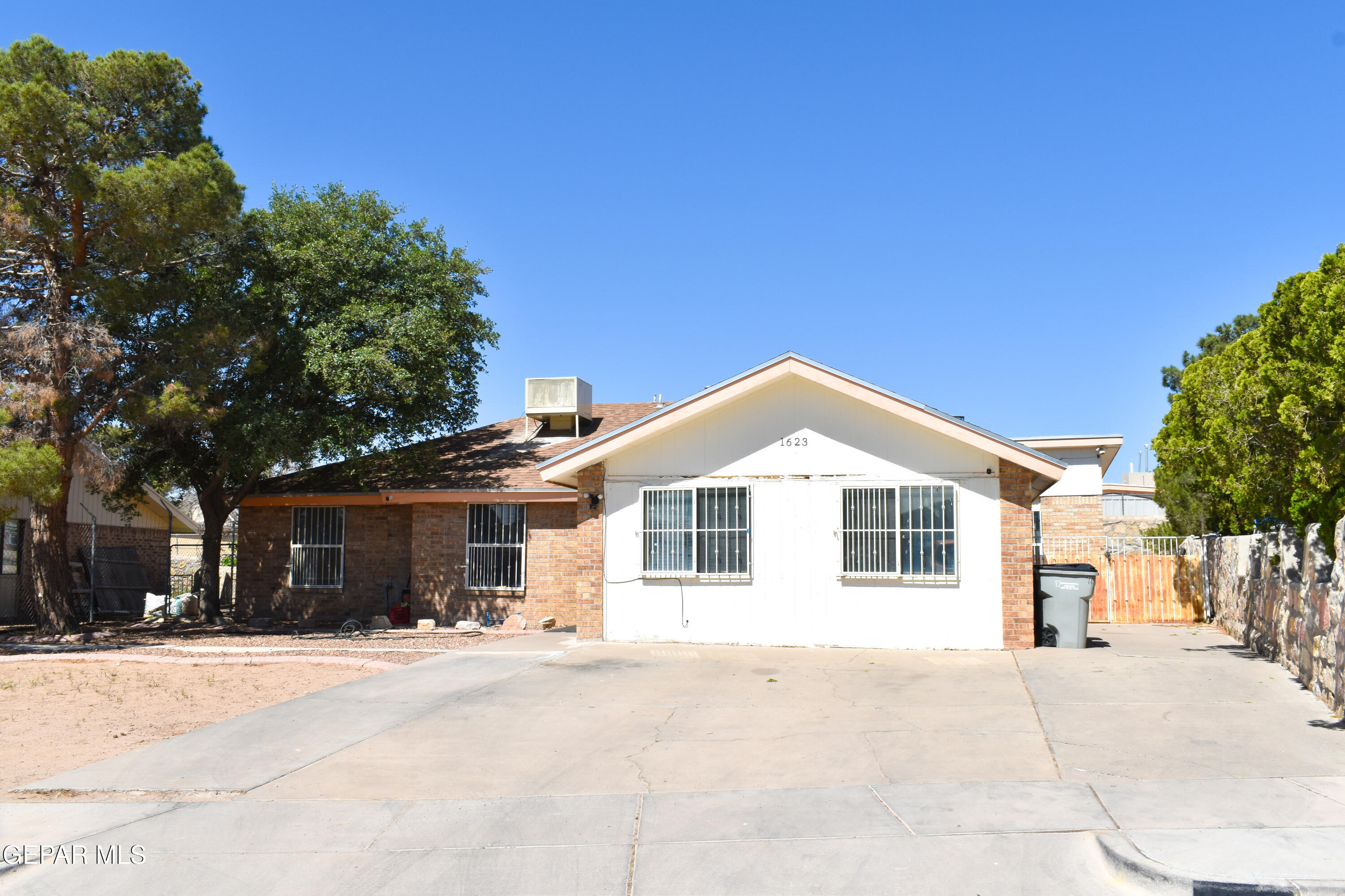 1623 Brian Ray Circle El Paso, TX 79936 - Photo 4 of 41 a front view of a house with a yard