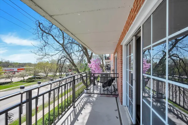 $130,000 | 1050 North Farnsworth Avenue, Unit 301, Aurora, IL 60505