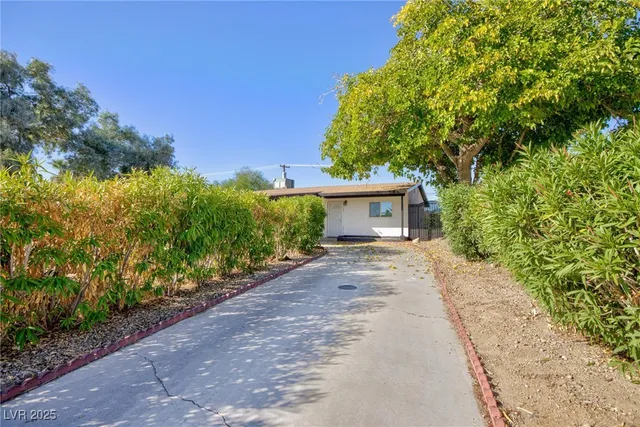 $2,000 | 1513 Bryn Mawr Avenue, Las Vegas, NV 89102