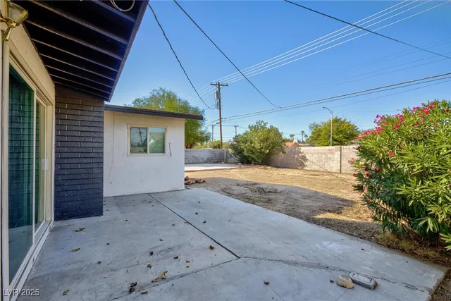 $2,000 | 1513 Bryn Mawr Avenue, Las Vegas, NV 89102