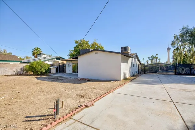$2,000 | 1513 Bryn Mawr Avenue, Las Vegas, NV 89102
