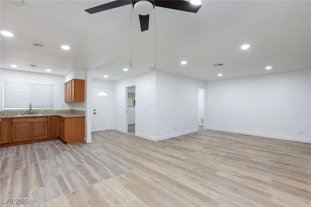 $2,000 | 1513 Bryn Mawr Avenue, Las Vegas, NV 89102