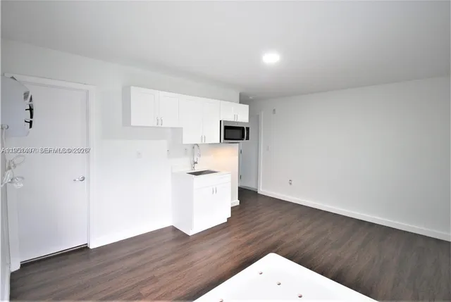 $1,900 | 8260 Byron Avenue, Unit 13, Miami Beach, FL 33141