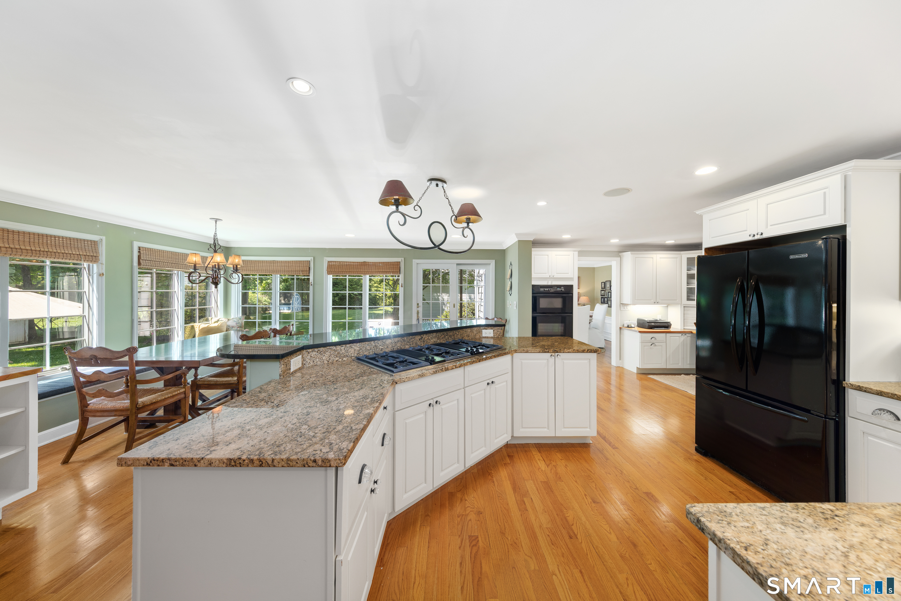 179 Lawrence Road Fairfield, CT 06824 - Photo 12 of 37