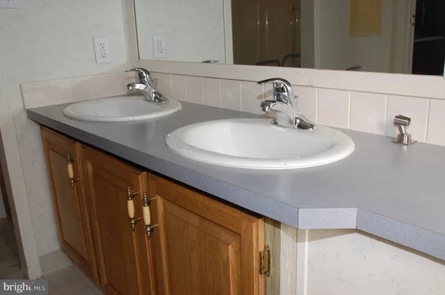 $180,000 | 412 Westbury Drive, Souderton, PA 18964