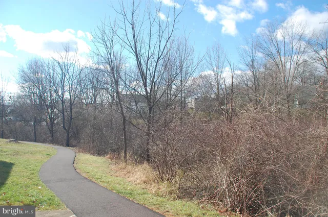 $180,000 | 412 Westbury Drive, Souderton, PA 18964