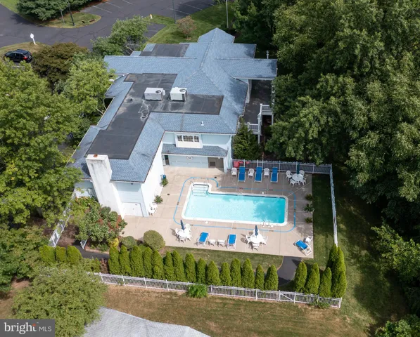 $180,000 | 412 Westbury Drive, Souderton, PA 18964