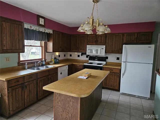 $240,000 | 2 Rainbow Circle, Montgomery City, MO 63361