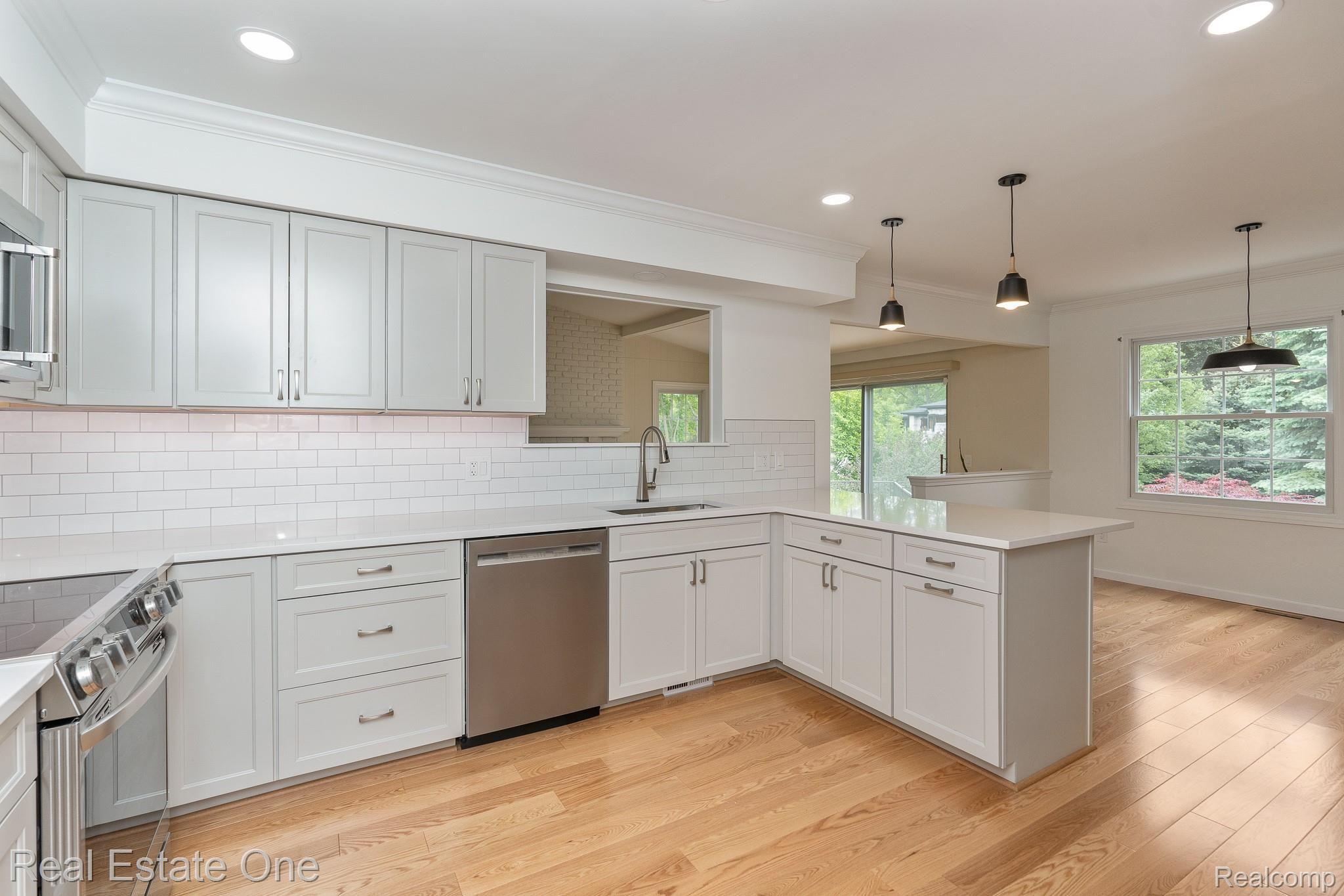 5245 Aintree Road Rochester, MI 48306 - Photo 17 of 42 kitchen