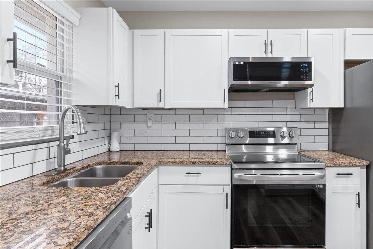 2992 Howey Road Columbus, OH 43224 - Photo 7 of 25 07-Kitchen