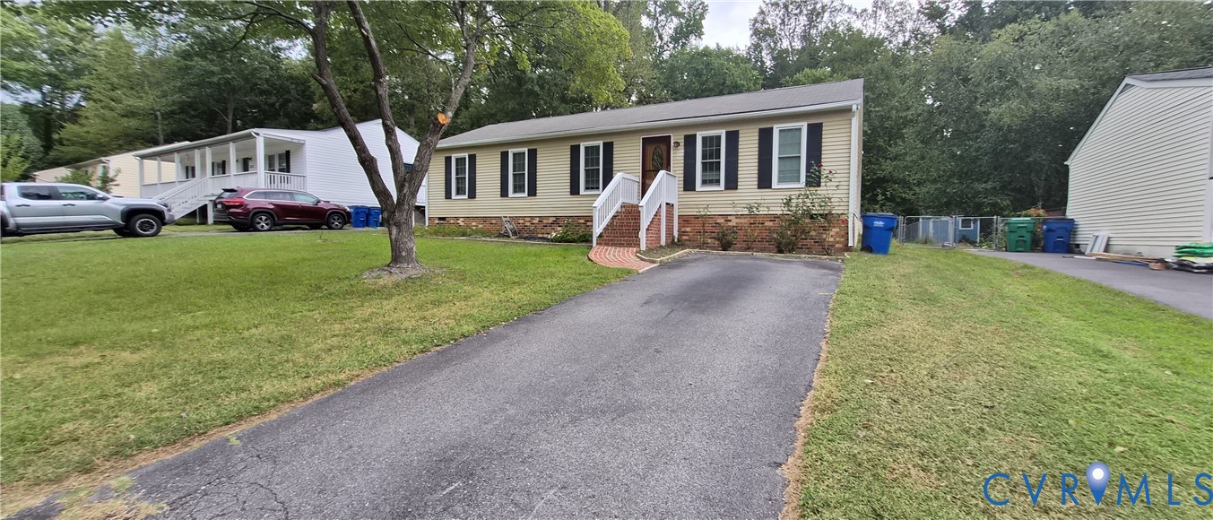 12409 Locustgrove Road Henrico, VA 23238 - Photo 17 of 40 Single-story residence featuring light-colored sid